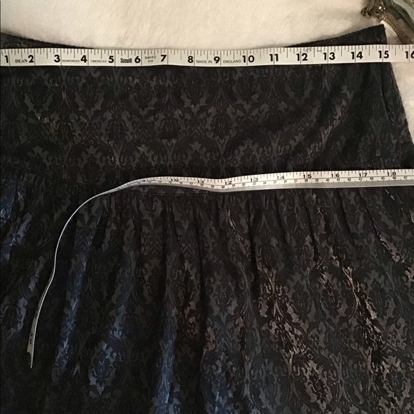 Women’s medium side zip and hook skirt - Picture 2 of 7